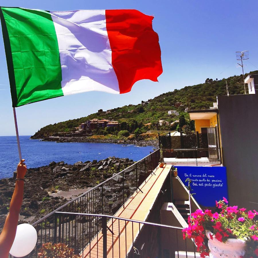 مبيت وإفطار أتشيريالي Made In Sicily Santa Tecla المظهر الخارجي الصورة