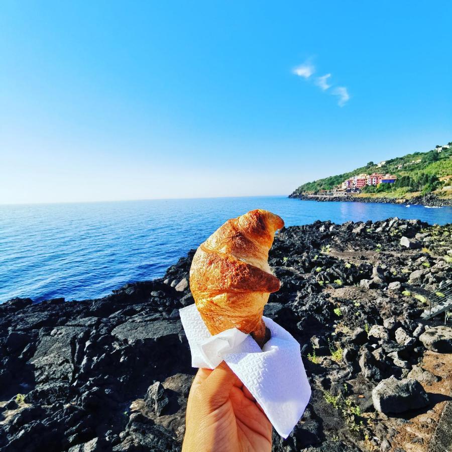 مبيت وإفطار أتشيريالي Made In Sicily Santa Tecla المظهر الخارجي الصورة