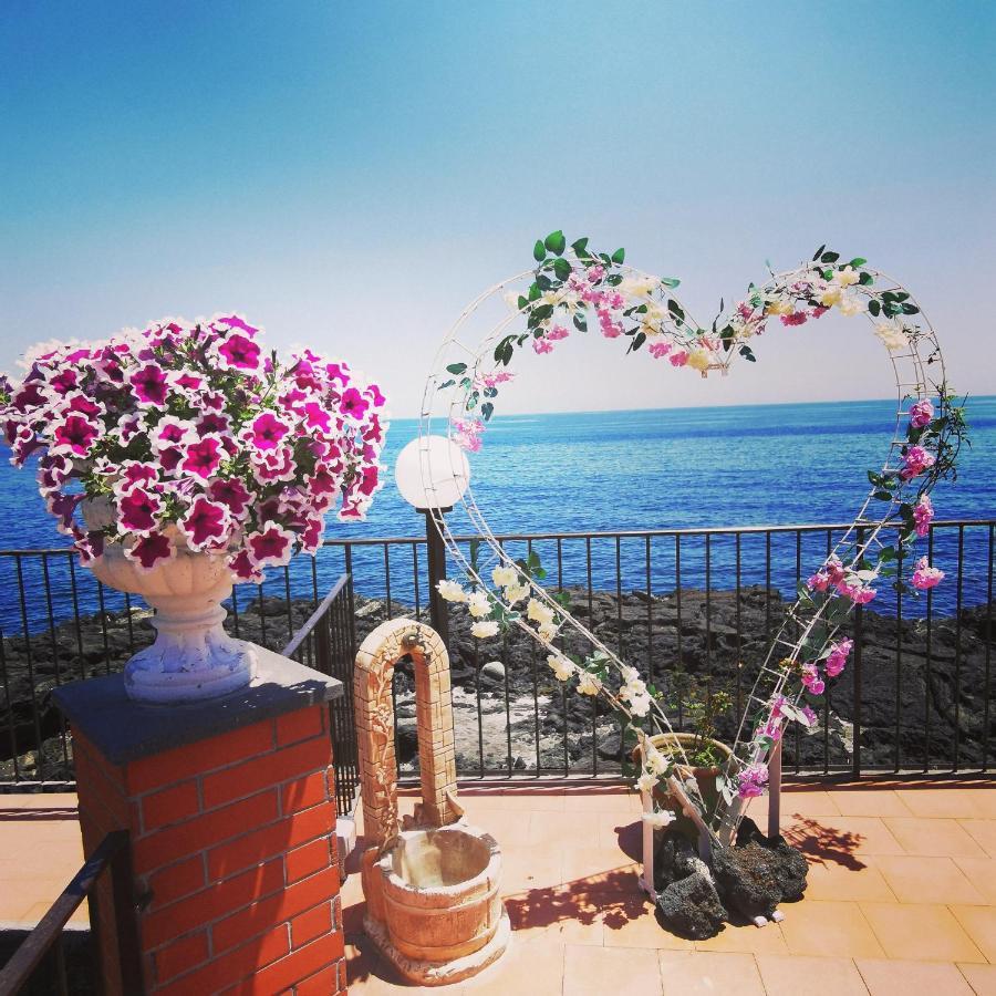 مبيت وإفطار أتشيريالي Made In Sicily Santa Tecla المظهر الخارجي الصورة