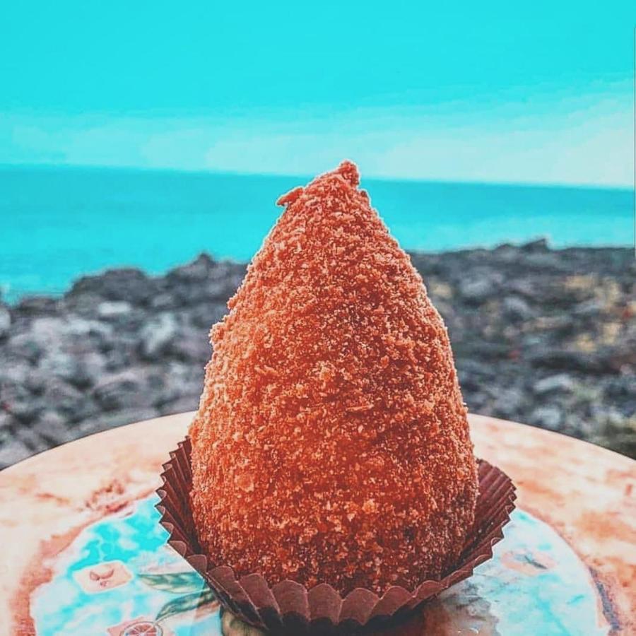 مبيت وإفطار أتشيريالي Made In Sicily Santa Tecla المظهر الخارجي الصورة