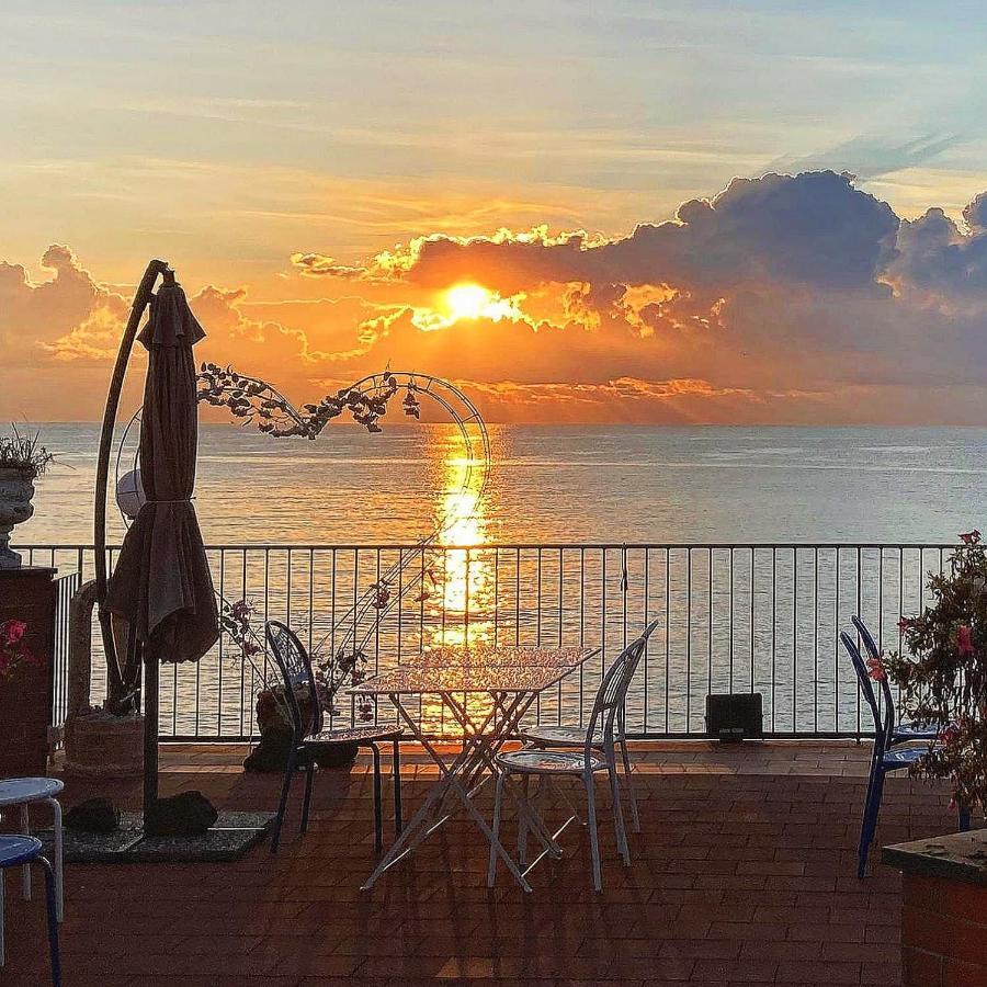 مبيت وإفطار أتشيريالي Made In Sicily Santa Tecla المظهر الخارجي الصورة