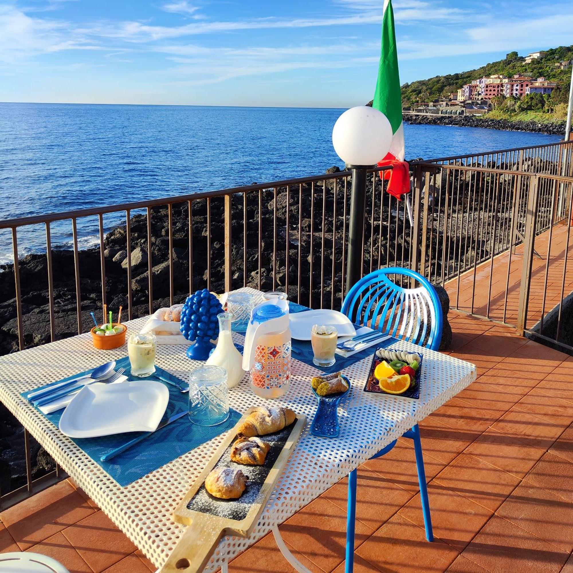 مبيت وإفطار أتشيريالي Made In Sicily Santa Tecla المظهر الخارجي الصورة